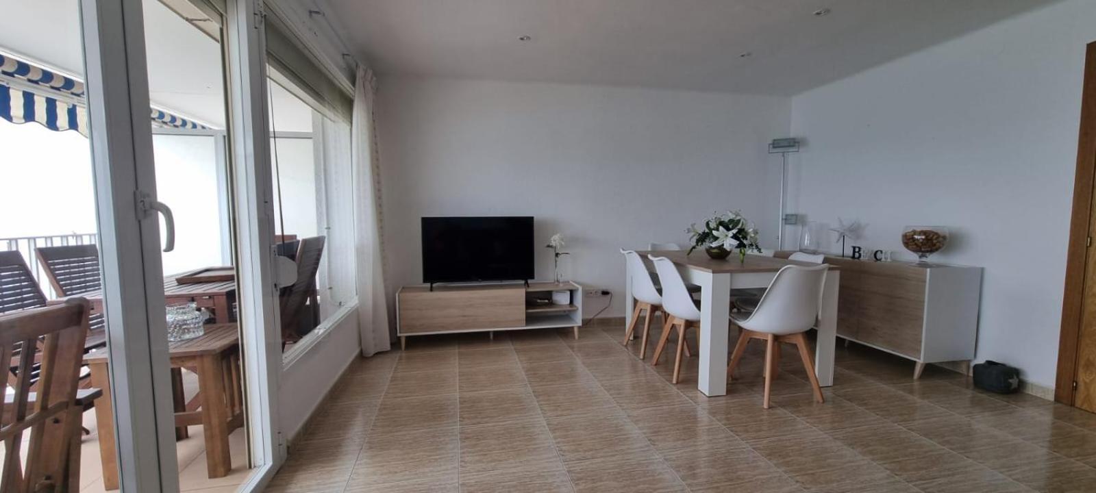 Apartamento Acantilados Vistas Mar Салоу Екстериор снимка